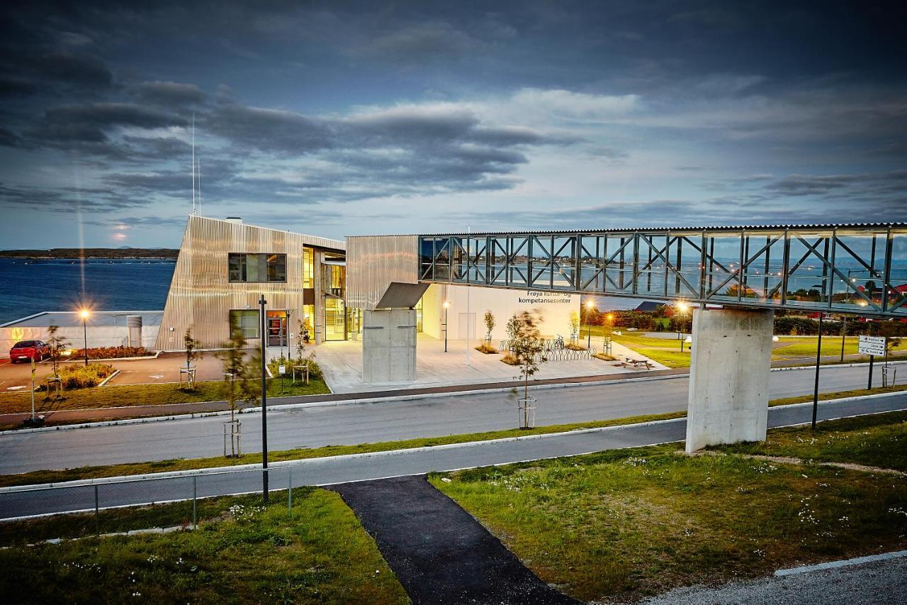 Modern Apartment With Seaview Hammarvika Esterno foto